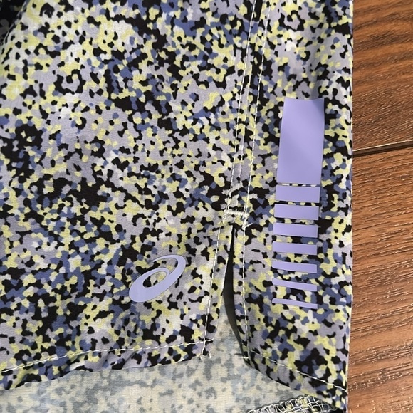 Asics running shorts - Picture 2 of 7